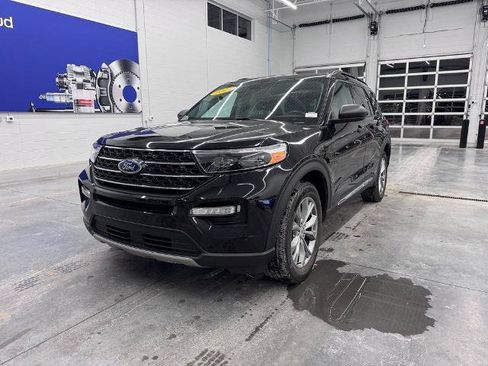 Certified 2023 Ford Explorer XLT w/ Equipment Group 202A AWD/4WD image 2