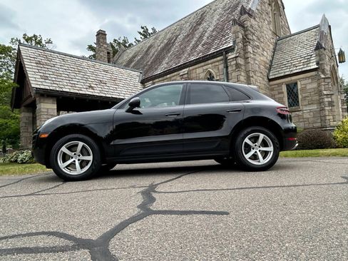 Used 2018 Porsche Macan AWD/4WD image 33