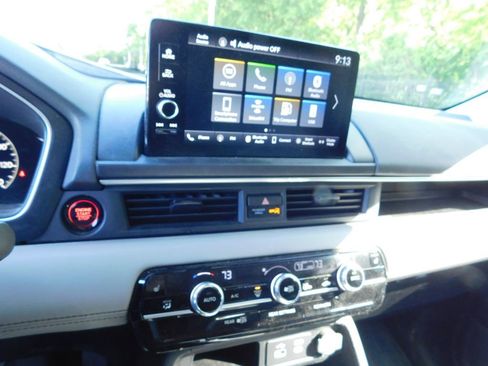 Certified 2025 Honda Pilot EX-L image 9
