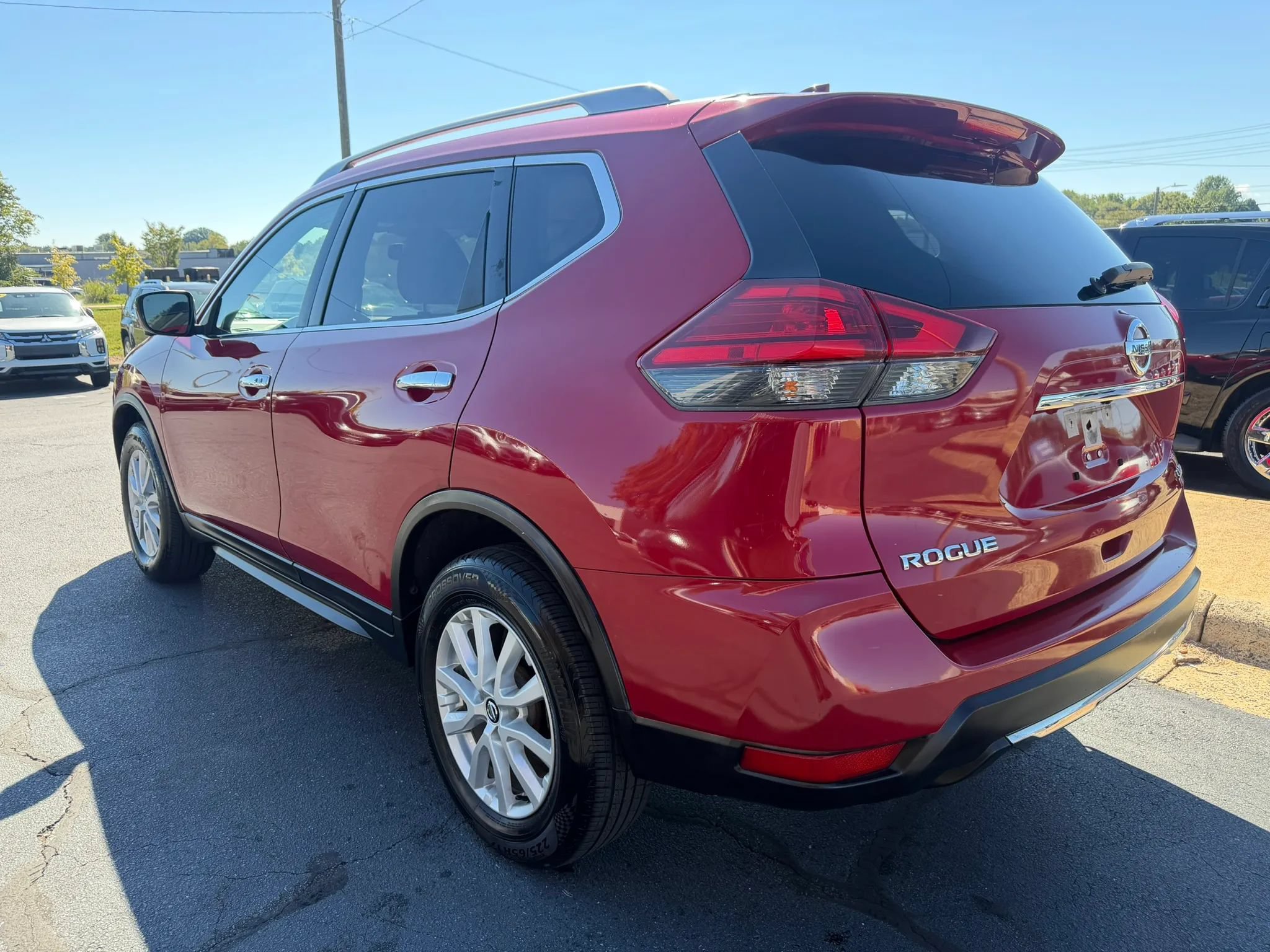 Used 2017 Nissan Rogue SV w/ SV Premium Package AWD/4WD image 5
