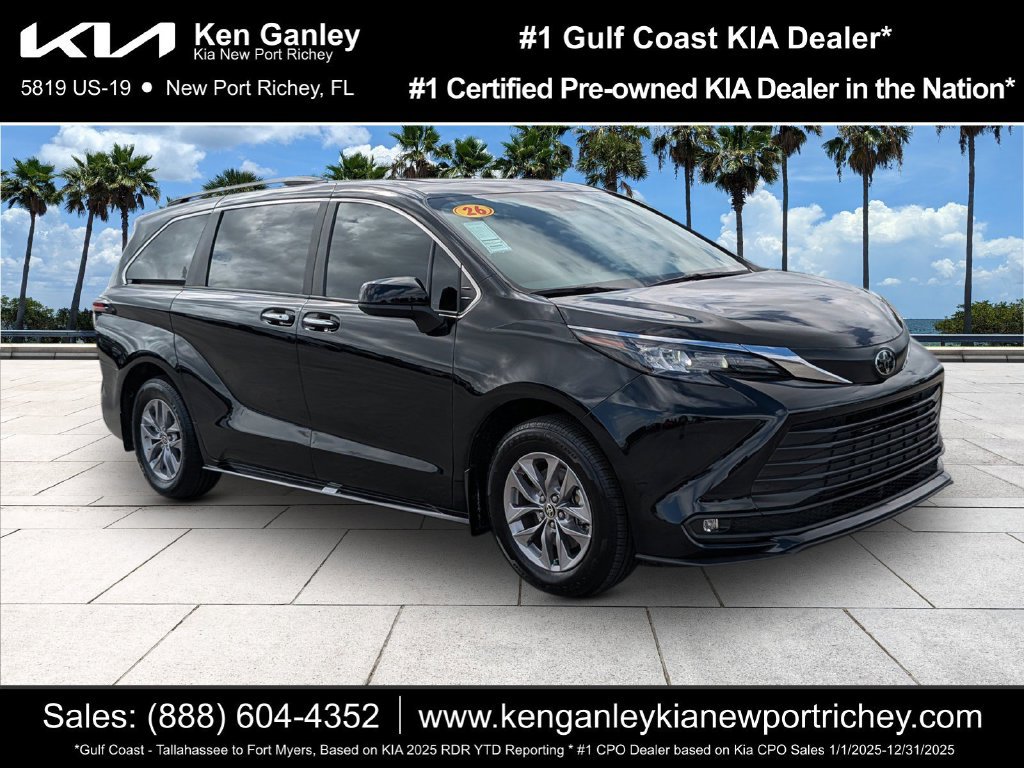 Used 2026 Toyota Sienna XLE FWD image 1