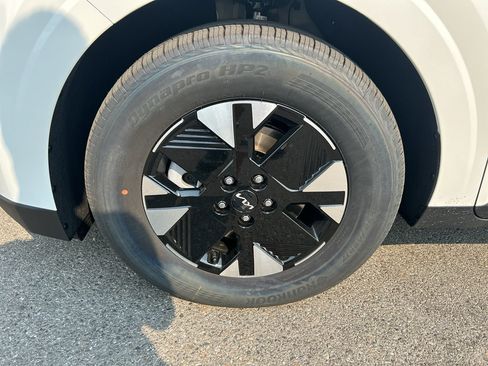 New 2027 Kia Carnival LXS FWD image 9