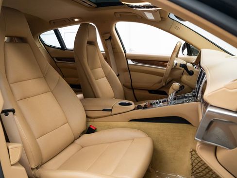 Used 2014 Porsche Panamera S image 24