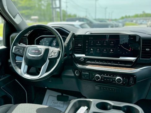 Used 2024 GMC Sierra 2500 SLE w/ SLE Value Package; AWD/4WD image 9