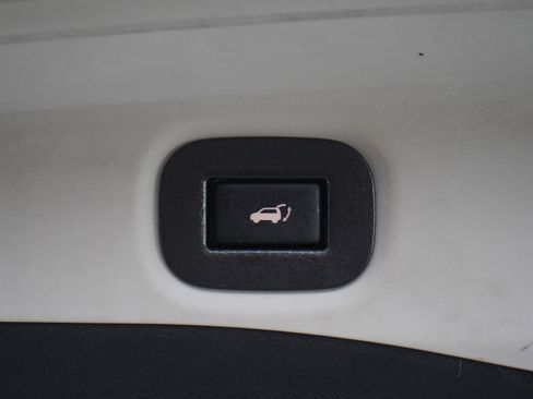 Used 2015 Nissan Rogue SV w/ SV Premium Package AWD/4WD image 16