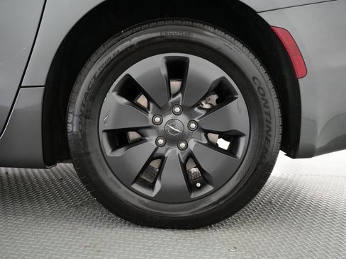 Used 2019 Chrysler Pacifica Limited w/ Advanced Safetytec Group image 64