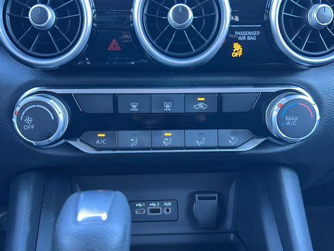 Used 2025 Nissan Sentra SV image 19