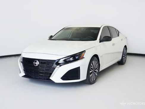 Used 2025 Nissan Altima 2.5 SV FWD image 2