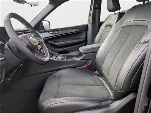 New 2025 Jeep Grand Cherokee L Altitude image 4