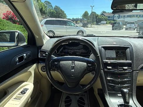 Used 2018 Lincoln MKT AWD w/ Technology Package image 26