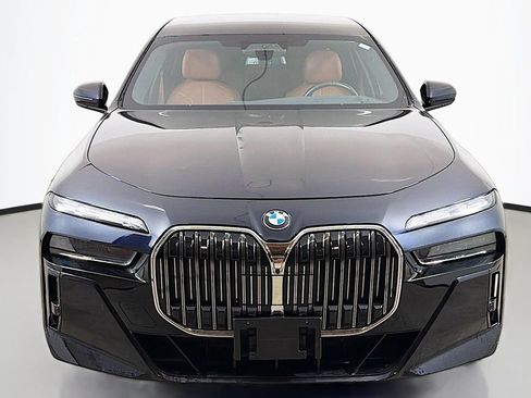 Used 2023 BMW 760i xDrive w/ Executive Package image 15