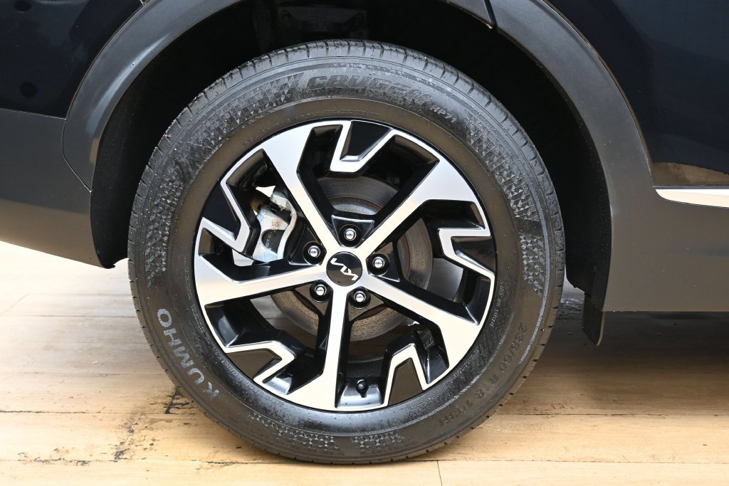Used 2023 Kia Sportage EX AWD/4WD image 11