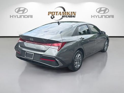 Used 2024 Hyundai Elantra SEL FWD image 5