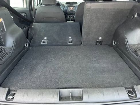 Used 2019 Jeep Renegade Sport image 16