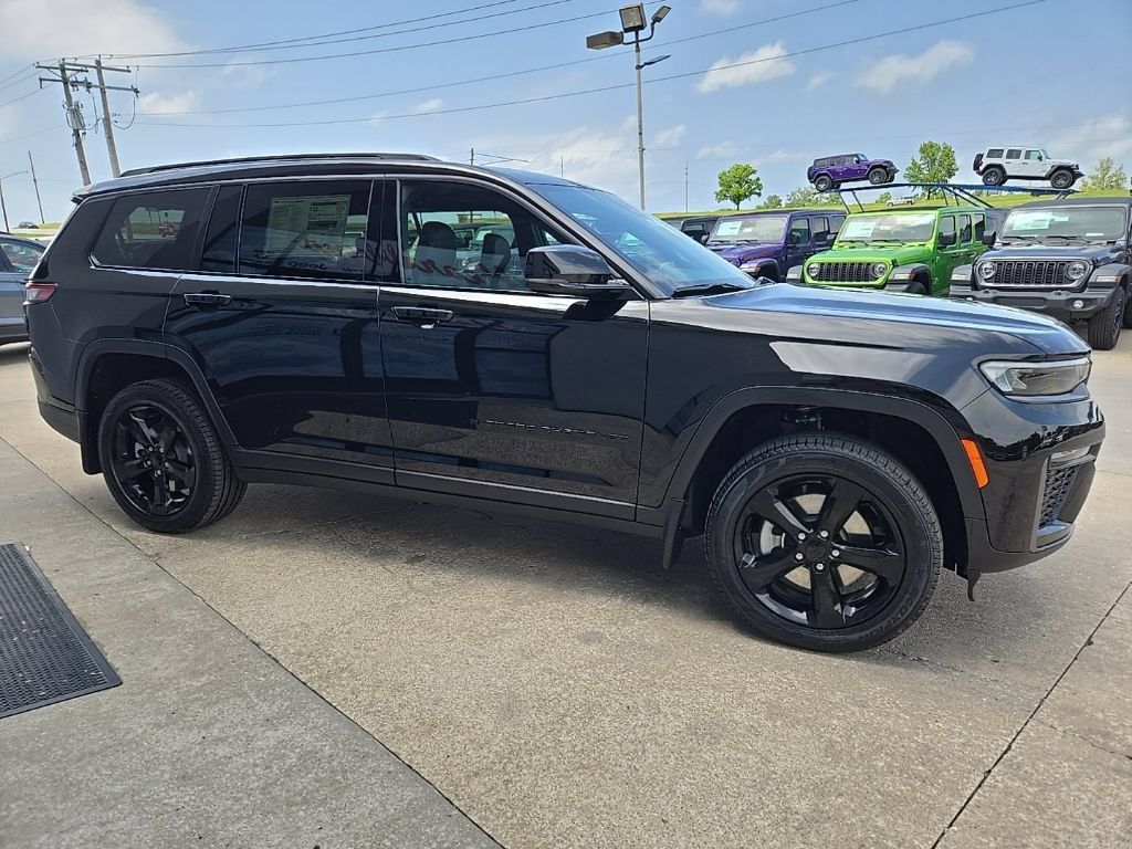 New 2026 Jeep Grand Cherokee L Limited w/ Limited Altitude Package AWD/4WD image 12