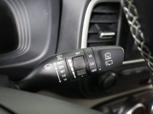 Used 2023 Hyundai Venue SEL image 37