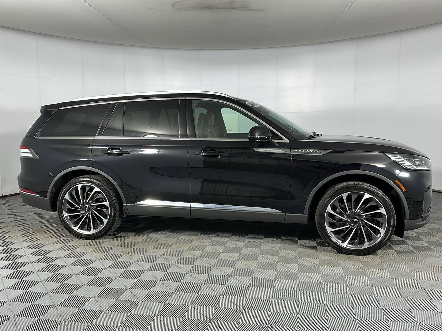 Used 2025 Lincoln Aviator Reserve w/ Equipment Group 201A AWD/4WD image 27