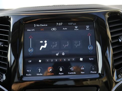 Used 2019 Jeep Cherokee Limited AWD/4WD image 56