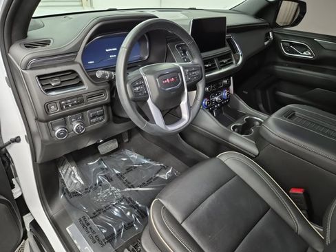 Used 2024 GMC Yukon SLT w/ SLT Luxury Package image 21