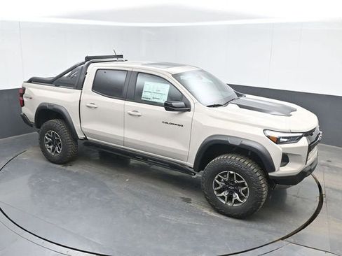 New 2026 Chevrolet Colorado Z71 w/ Midnight Edition AWD/4WD image 1