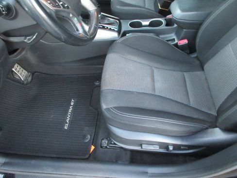 Used 2016 Hyundai Elantra GT w/ Option Group 02 FWD image 21