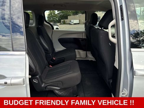 Used 2023 Chrysler Voyager LX FWD image 11