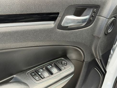 Used 2023 Chrysler 300 S w/ Comfort Group RWD image 13