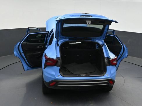 Used 2024 Chevrolet Trax RS FWD image 32