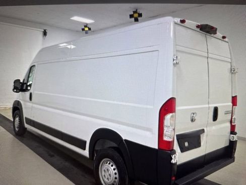 Used 2025 RAM ProMaster 2500 w/ Convenience Group image 8