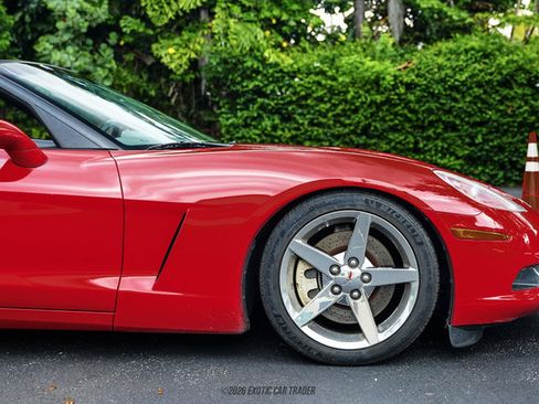 Used 2006 Chevrolet Corvette Coupe w/ Preferred Equipment Group RWD image 11