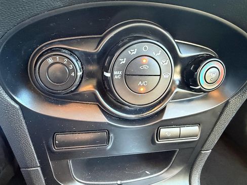 Used 2013 Ford Fiesta SE image 29