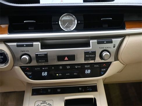 Used 2013 Lexus ES 300h image 9