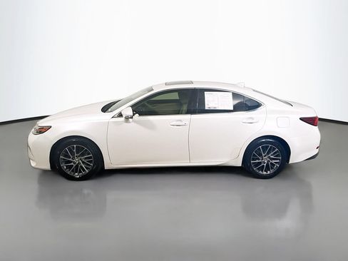 Used 2016 Lexus ES 350 w/ Luxury Package w/Wood Trim FWD image 4