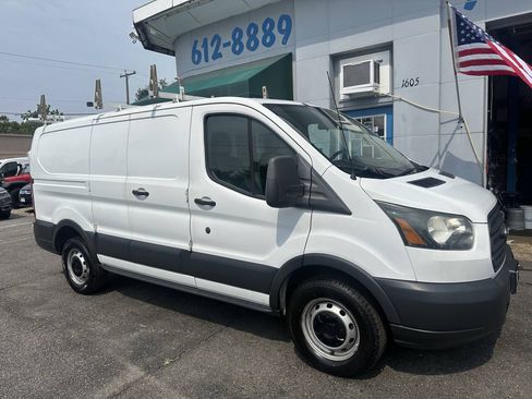 Used 2015 Ford Transit 250 130 Low Roof RWD image 3
