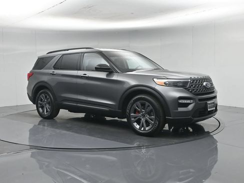 Certified 2023 Ford Explorer XLT w/ Equipment Group 202A RWD image 31
