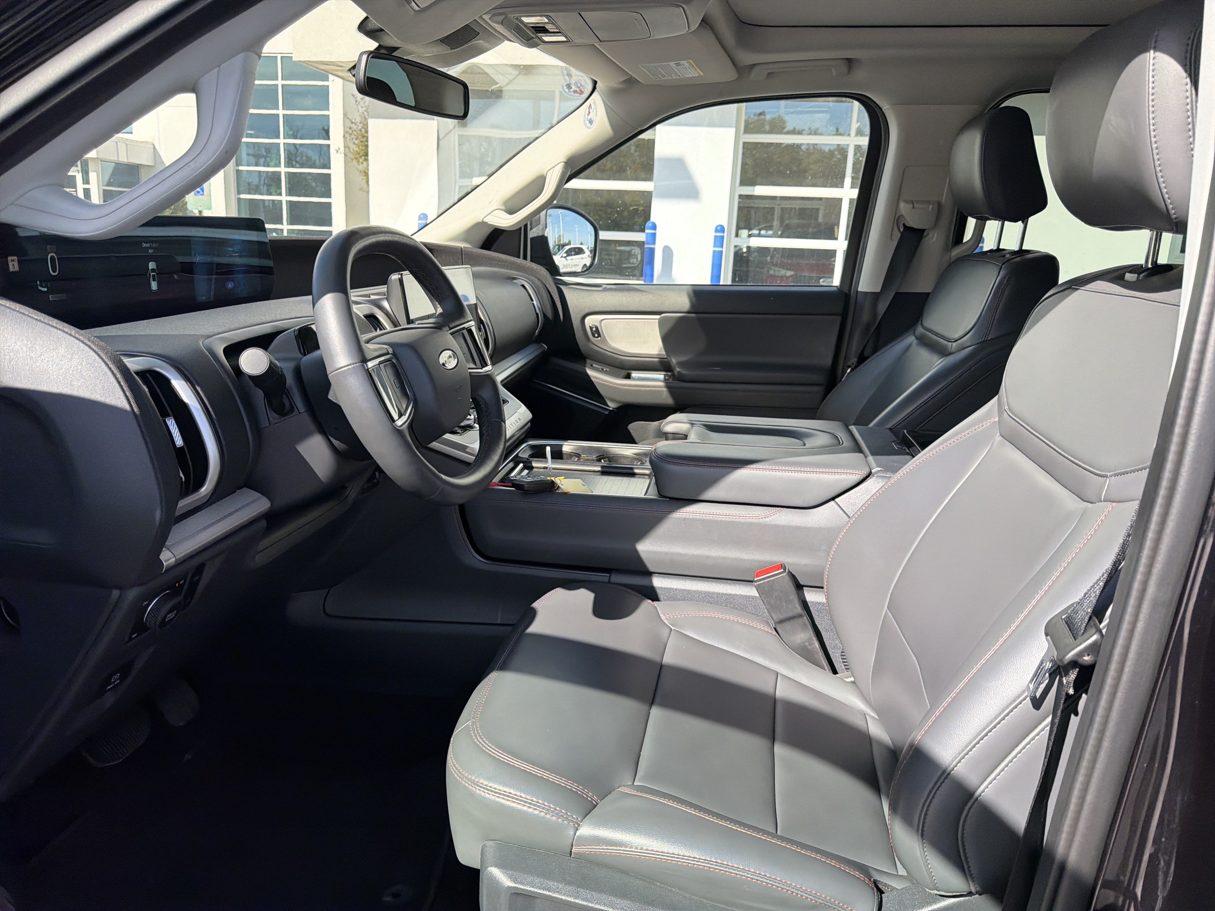 Used 2025 Ford Expedition Active AWD/4WD image 11