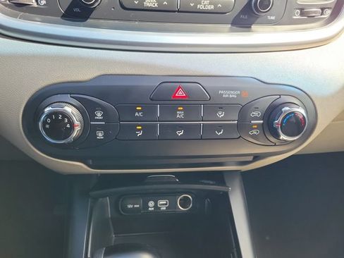 Used 2018 Kia Sorento FWD V6 image 32