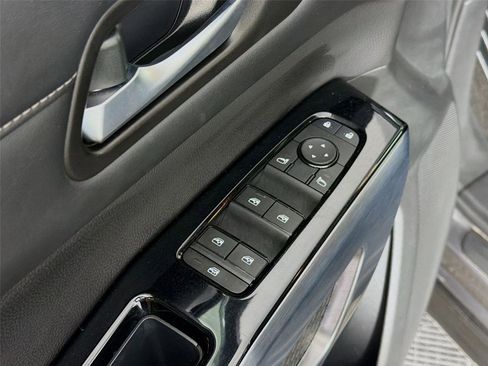 Used 2025 Nissan Pathfinder SL AWD/4WD image 18