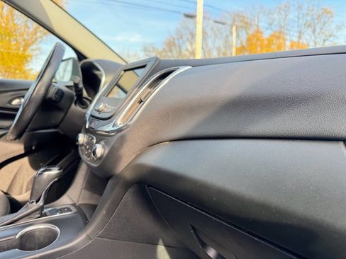 Used 2019 Chevrolet Equinox LT image 25