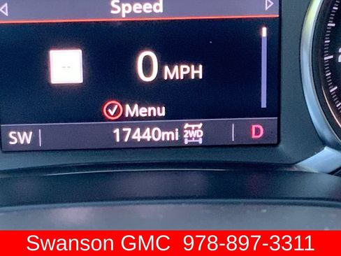 Used 2023 GMC Acadia SLT w/ Preferred Package AWD/4WD image 14