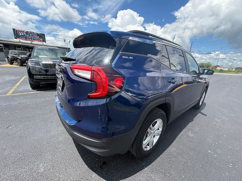 Used 2022 GMC Terrain SLE w/ Driver Convenience Package FWD image 3