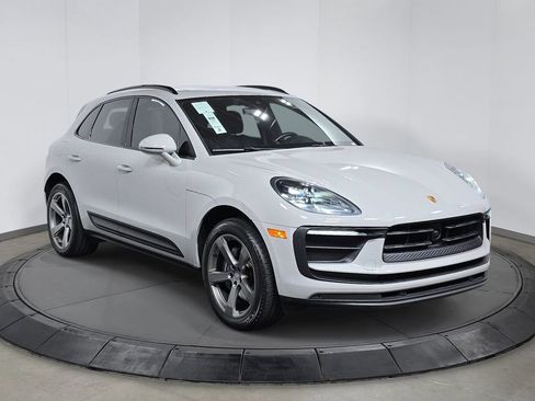 Certified 2023 Porsche Macan AWD/4WD image 9