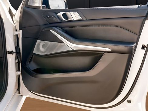 Used 2021 BMW ALPINA XB7 image 24