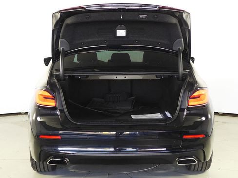 Used 2023 BMW 530e w/ Premium Package image 10