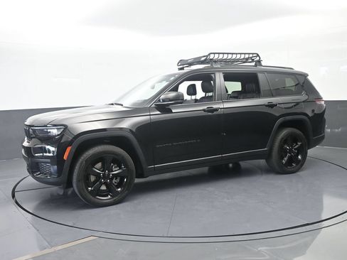 Used 2022 Jeep Grand Cherokee L Laredo RWD image 2