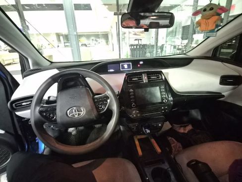 Used 2020 Toyota Prius LE FWD image 13