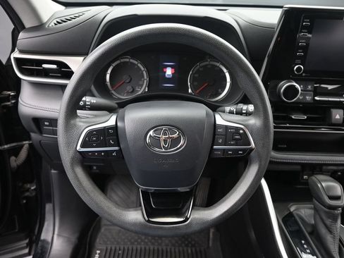 Used 2020 Toyota Highlander L AWD/4WD image 17