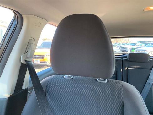 Used 2019 Nissan Rogue Sport S image 18