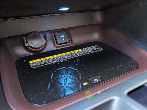 Used 2020 Toyota RAV4 Limited image 32