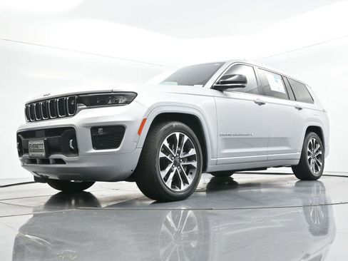 Used 2022 Jeep Grand Cherokee L Overland w/ Advanced Protech Group III AWD/4WD image 51